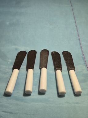 Vintage Set 5 Hors D'oeuvre Appetizer Knives White Handle Stainless Steel Taiwan